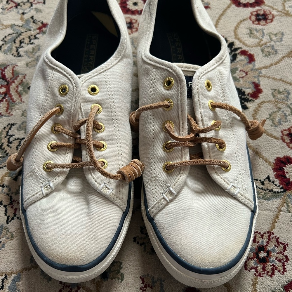 Women’s Sperry size 8